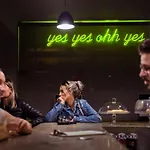 אכסניה Yes