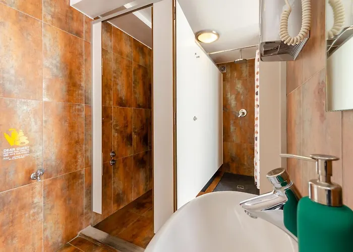 イエス ホステル *